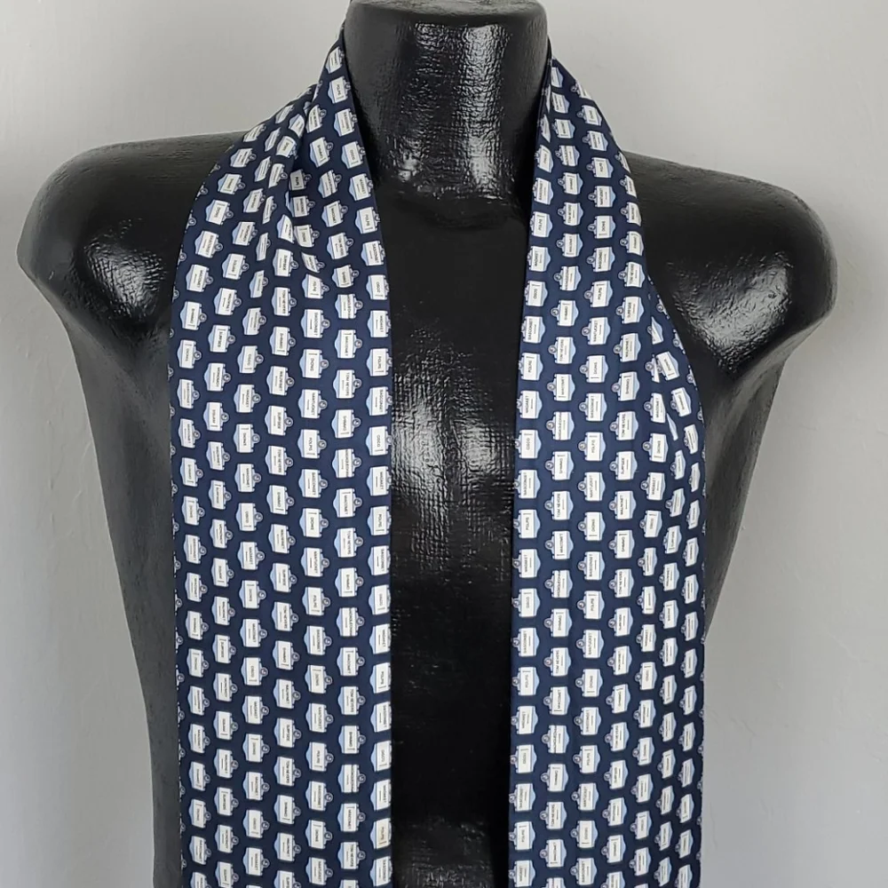 Vineyard Vines Martha's Vineyard Blue White scarf